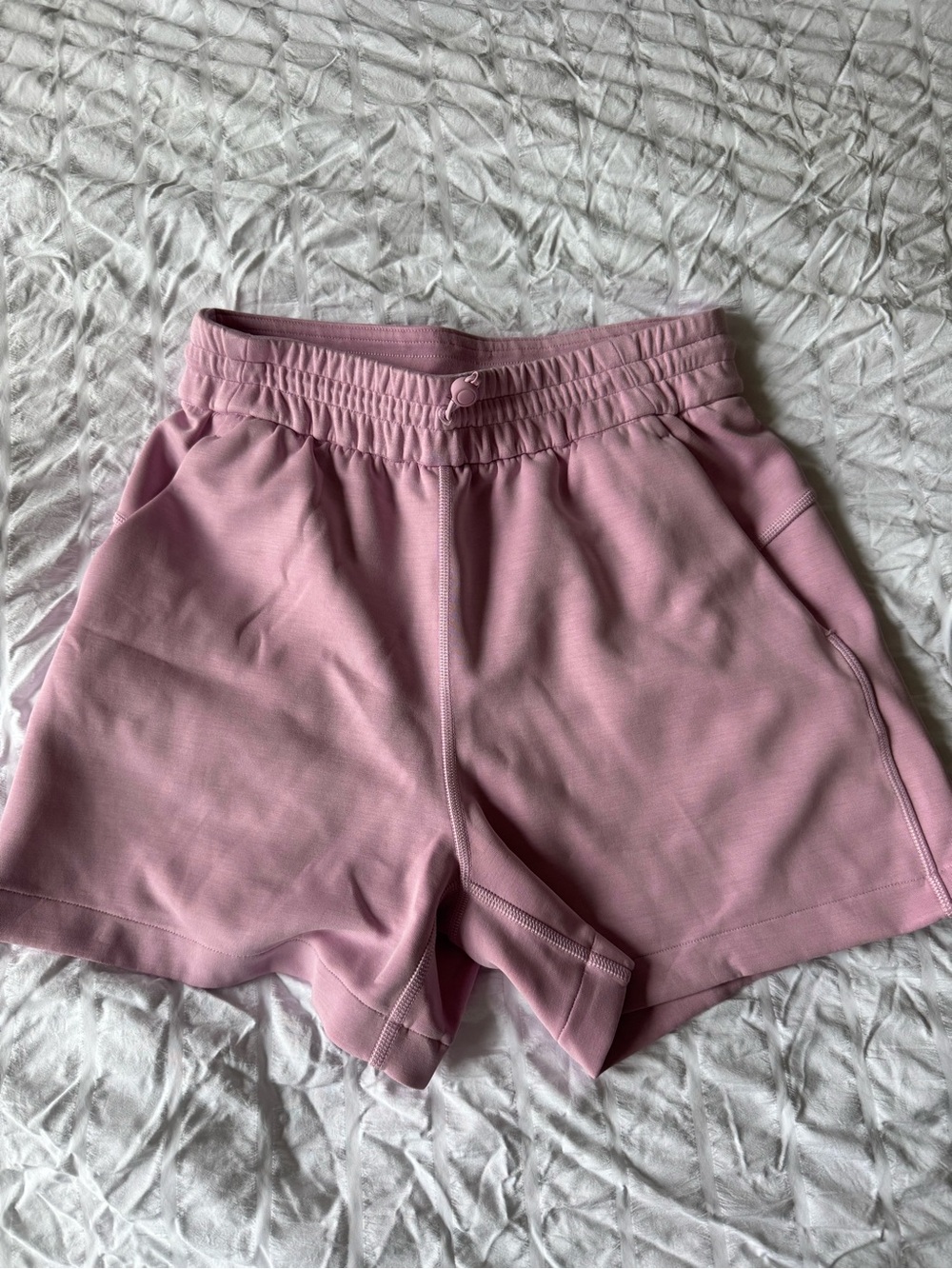 Lululemon - Softstreme High-Rise Short 4"